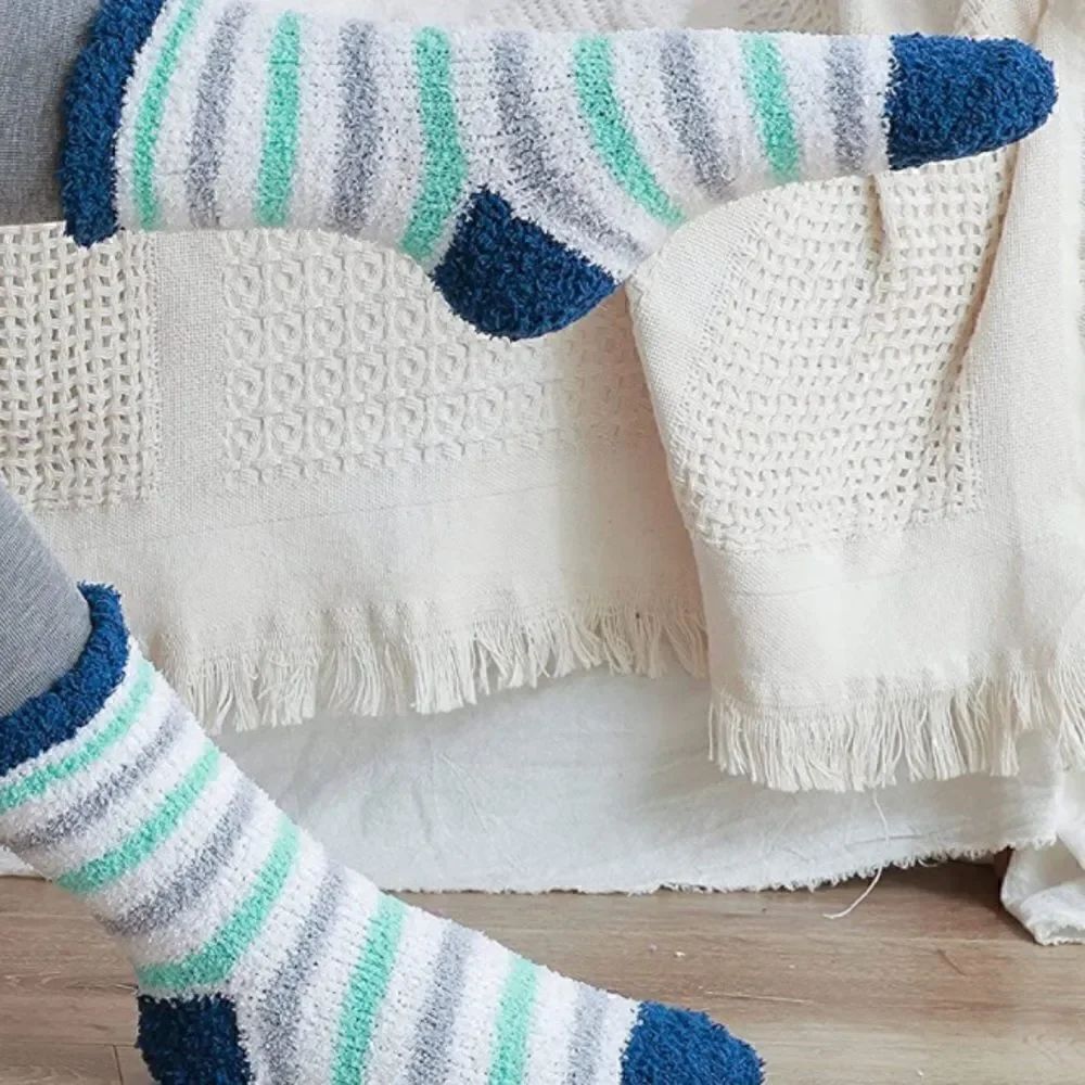 Fuzzy winter socks - Picture 3 of 4